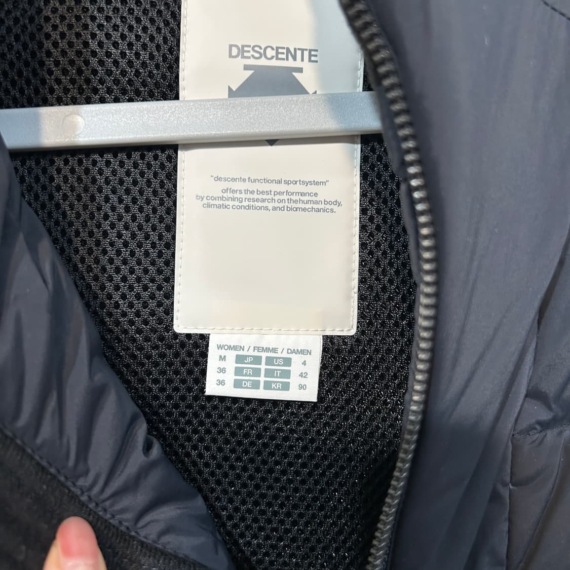 데상트 여성 패딩조끼 베스트 90  상품이미지2