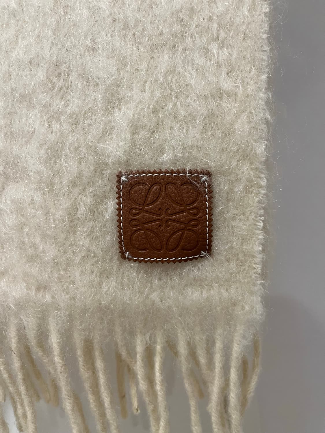 로에베 모헤어 머플러 상품이미지1