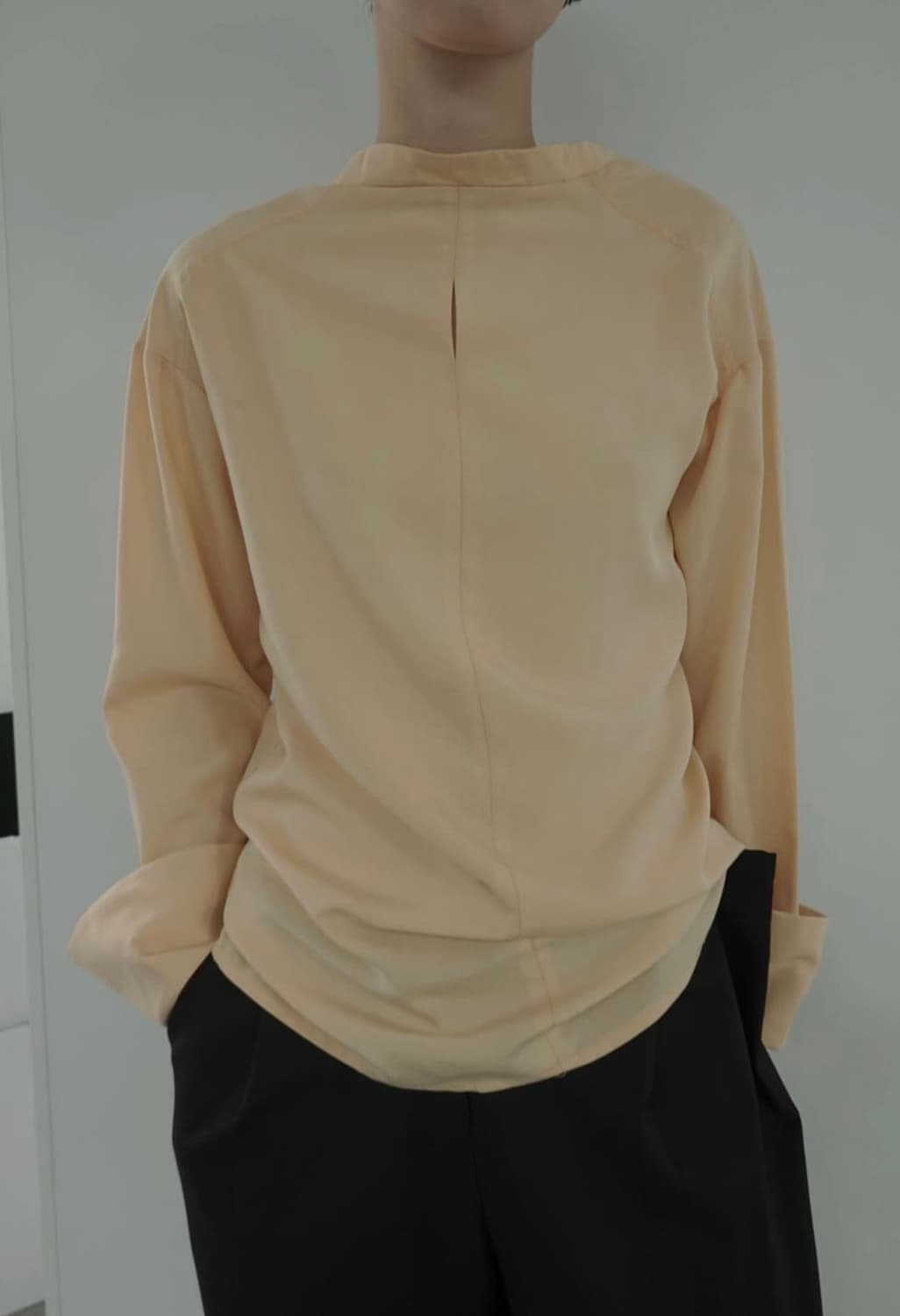 에옹쓰 가든 백리스 블라우스 피치 상품이미지2