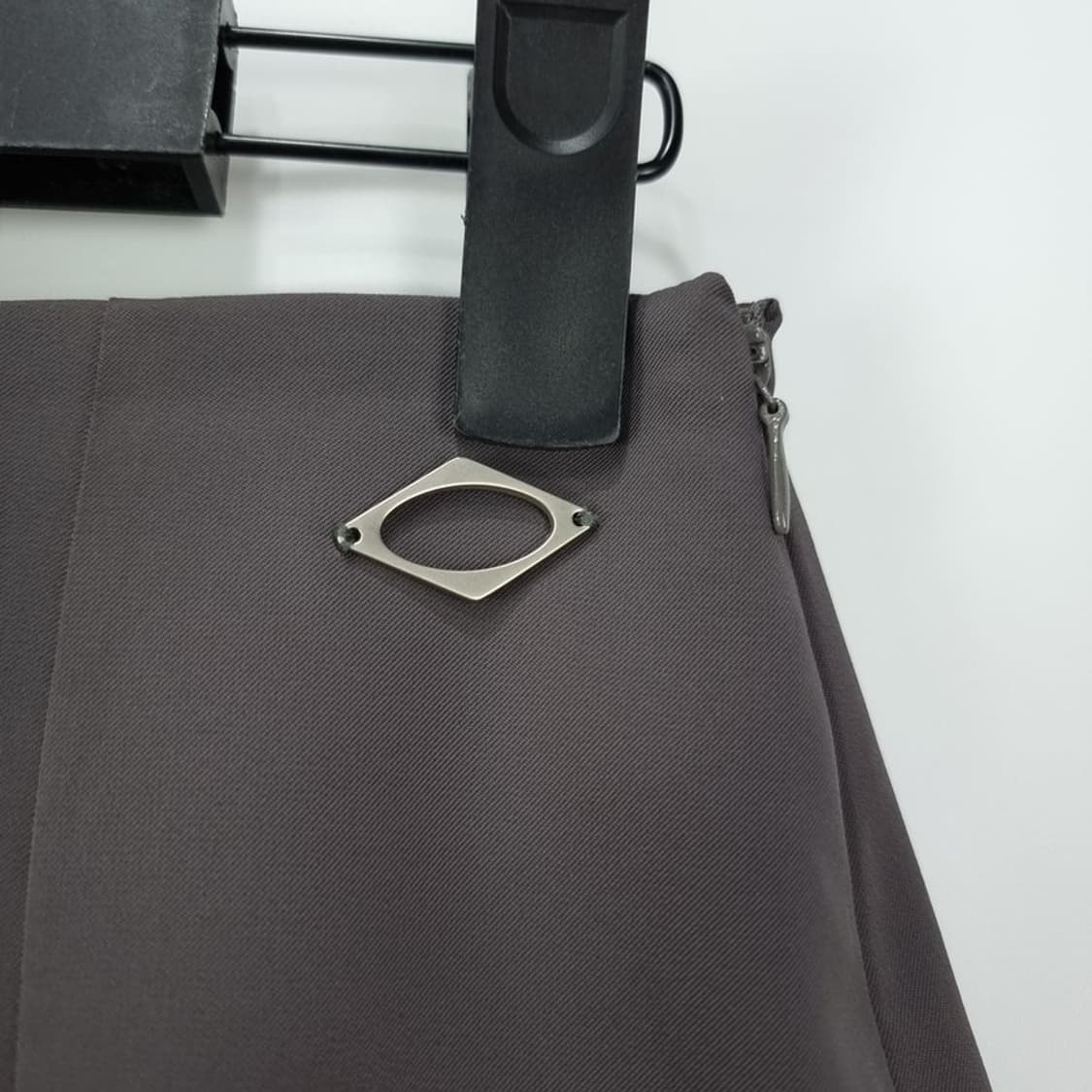 [미스치프] 로고 엠블럼 미니스커트 그레이 M19832 상품이미지7