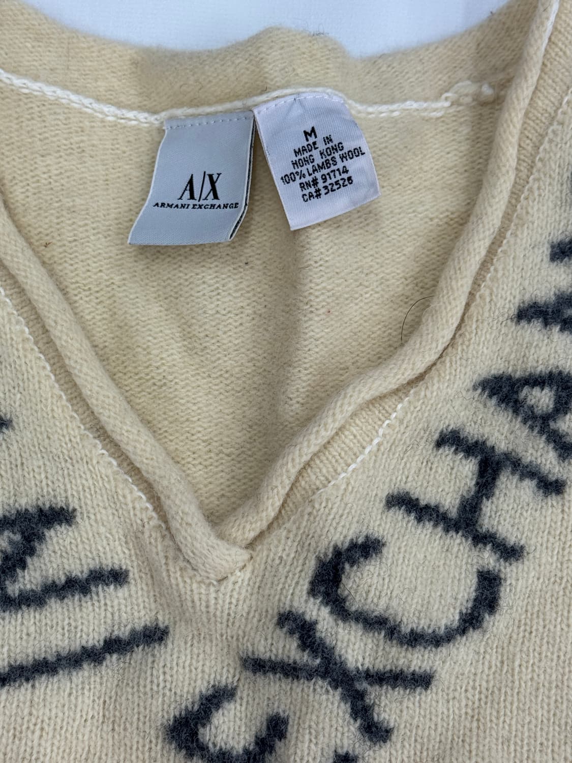 ARMANI 레터링 아이보리 브이넥 니트 100% LAMBS WOOL 상품이미지3