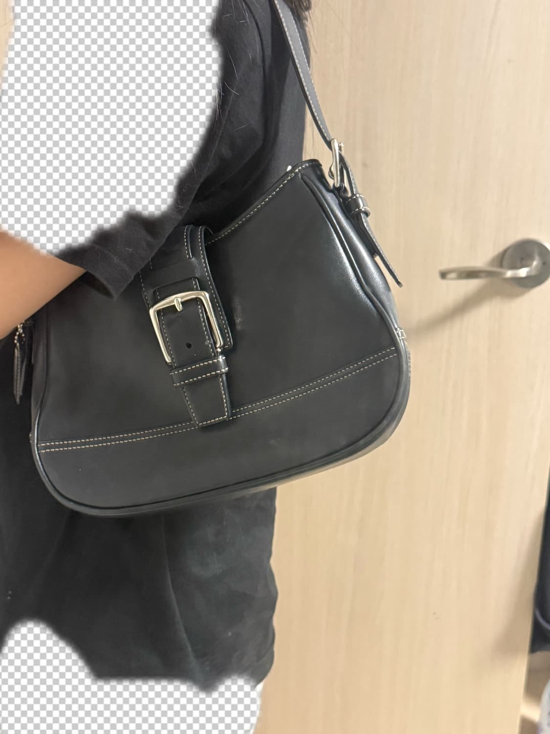 코치 블랙 레더 버클 숄더백 상품이미지6