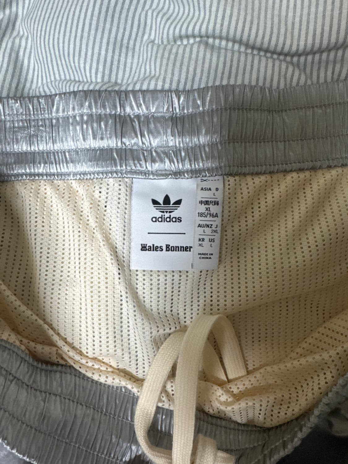 아디다스 웨일즈보너 실버 메탈릭 쇼츠 XL 상품이미지3