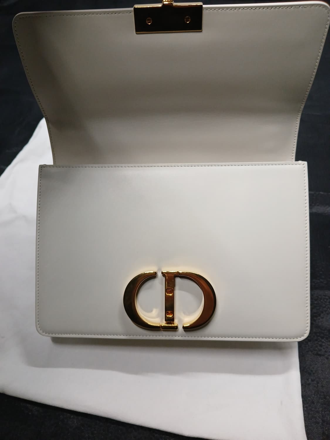 디올 몽테인30 크로스백 미듐 M9203UMOS 상품이미지9