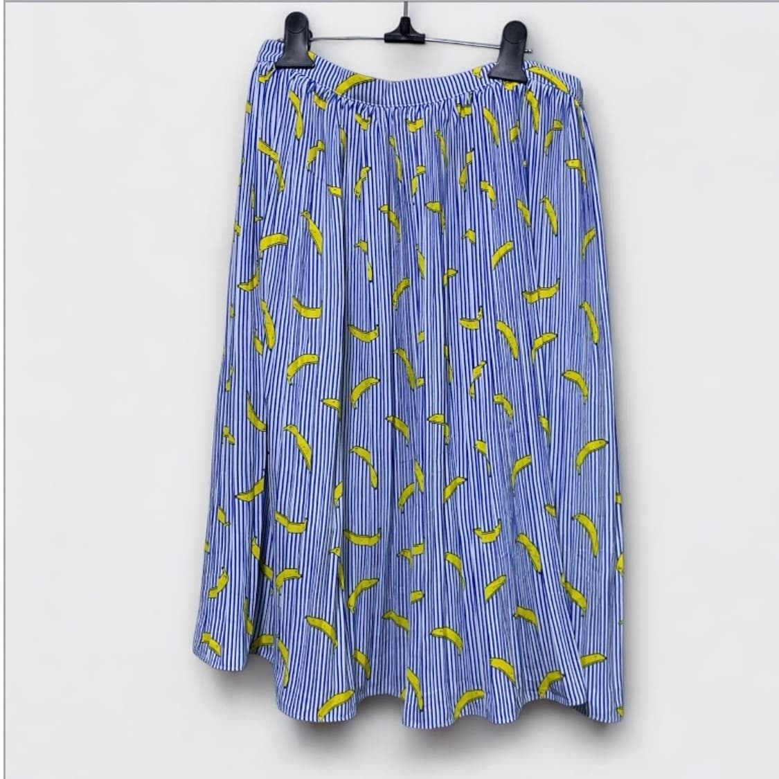 바나나스트라입 미디스커트 상품이미지1