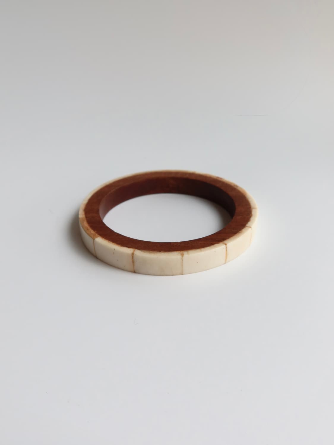 wood & bone bangle 상품이미지1