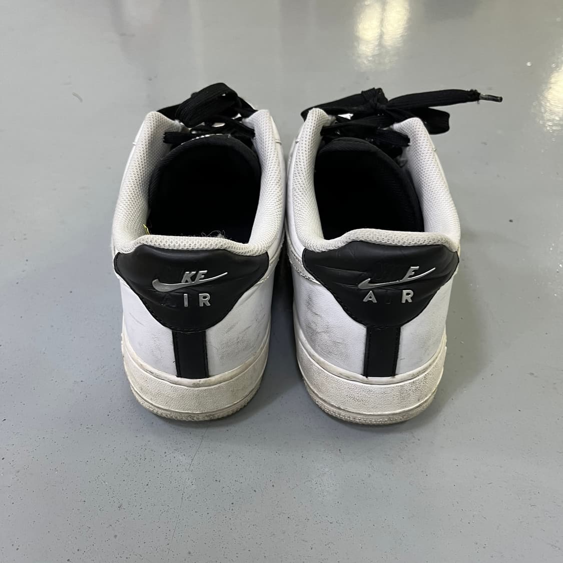 300 나이키 에어포스 1 화이트 블랙 0415M 상품이미지3