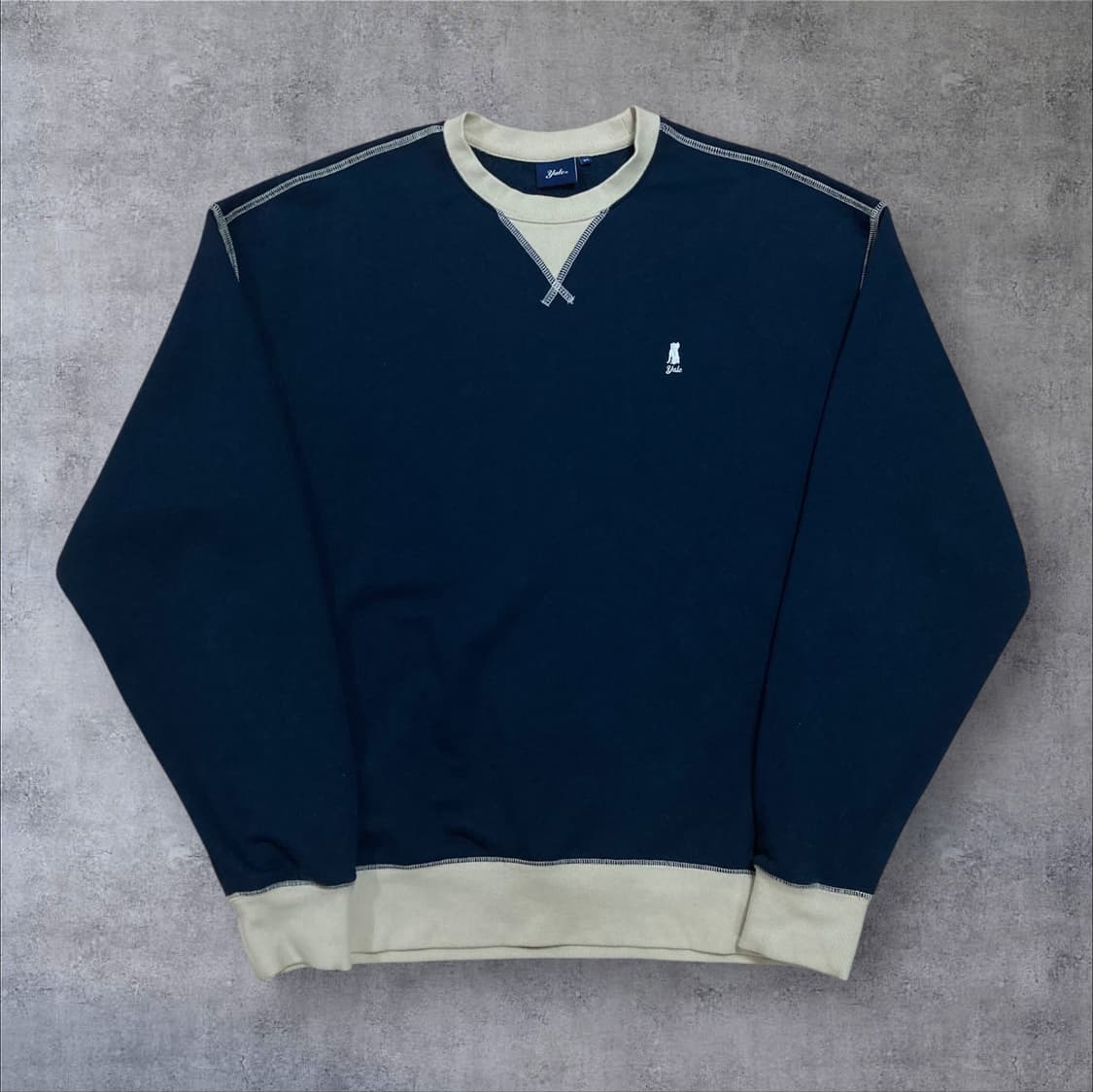 예일 스몰 로고 네이비 맨투맨 상품이미지1