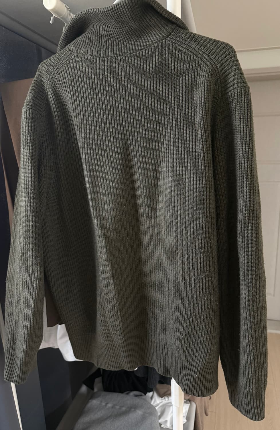 띠어리 울캐시 니트 카키 상품이미지3