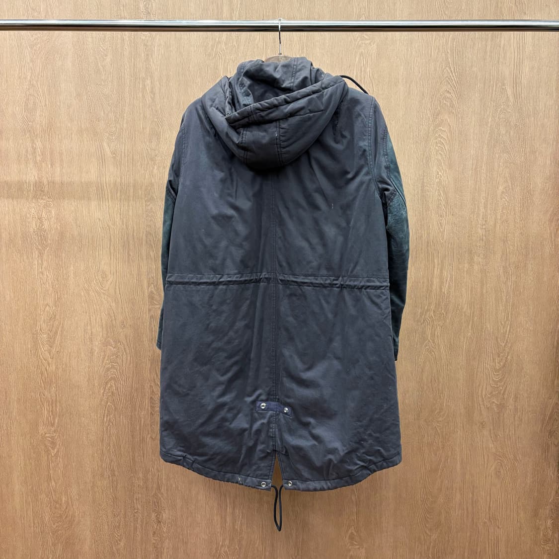 디젤 코튼 롱 후드 야상 자켓 레더 슬리브 밑단 피쉬테일 디테일 차콜 상품이미지3