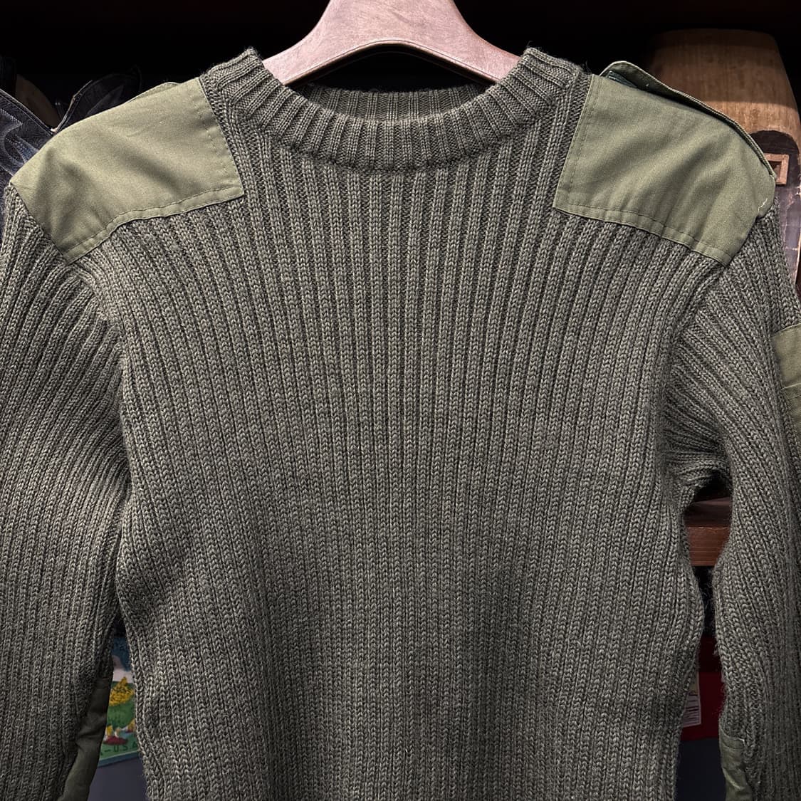 코만도 밀리터리니트 퓨어울 스웨터 암패치 견장 올리브 N315 상품이미지3