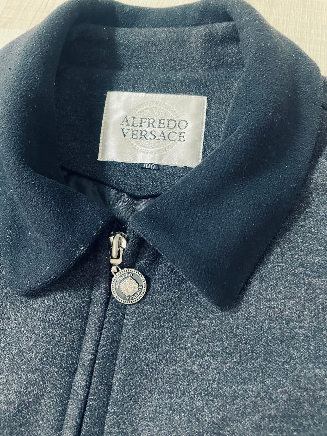 베르사체 로고 배색카라 울자켓 크롭자켓 상품이미지2