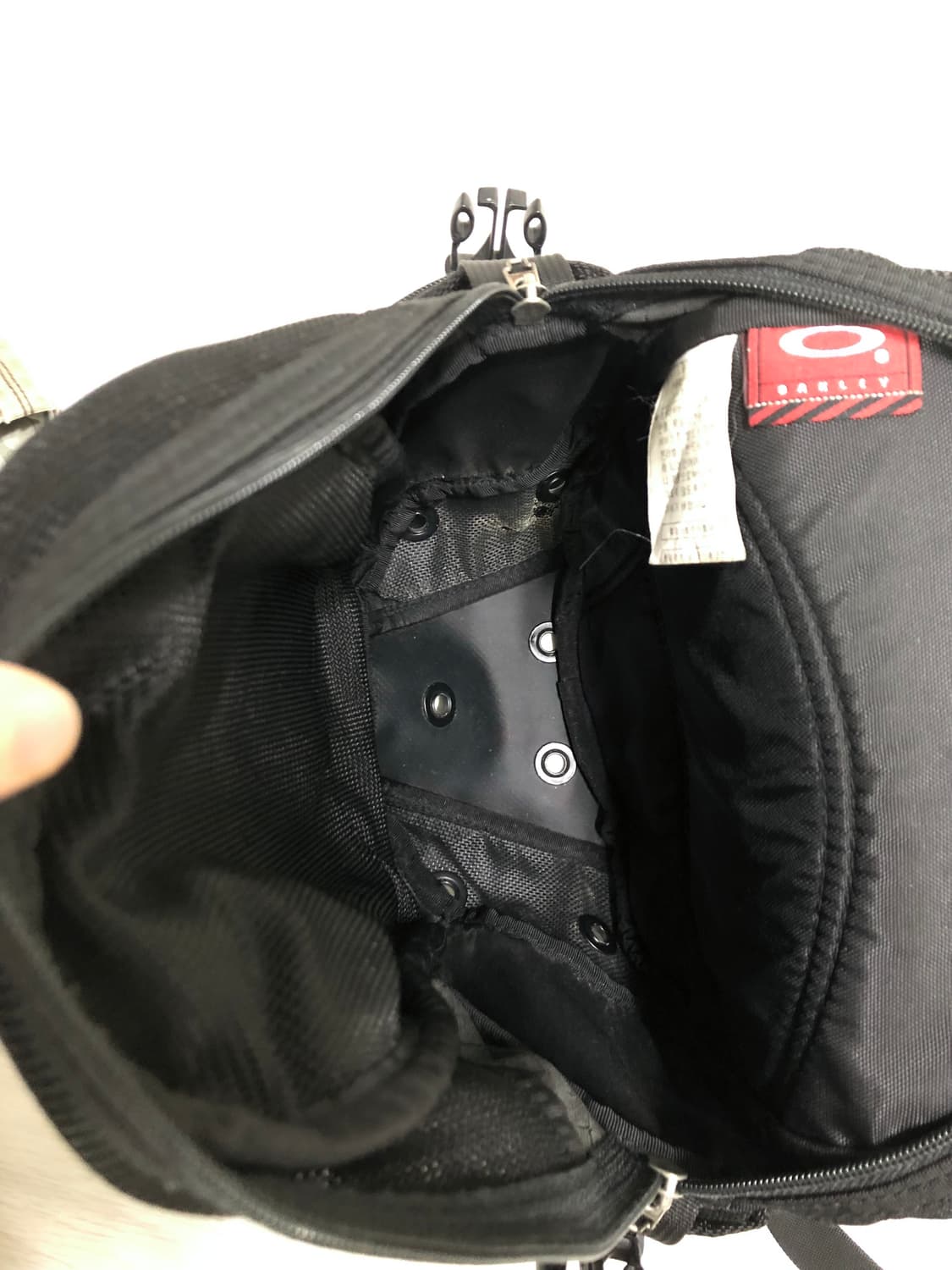 오클리 아이콘 테크니컬 유틸리티 미니 백팩 배낭 _ 블랙 상품이미지8