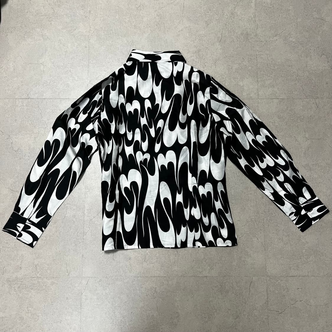 블랙앤화이트 패턴 셔츠 상품이미지6