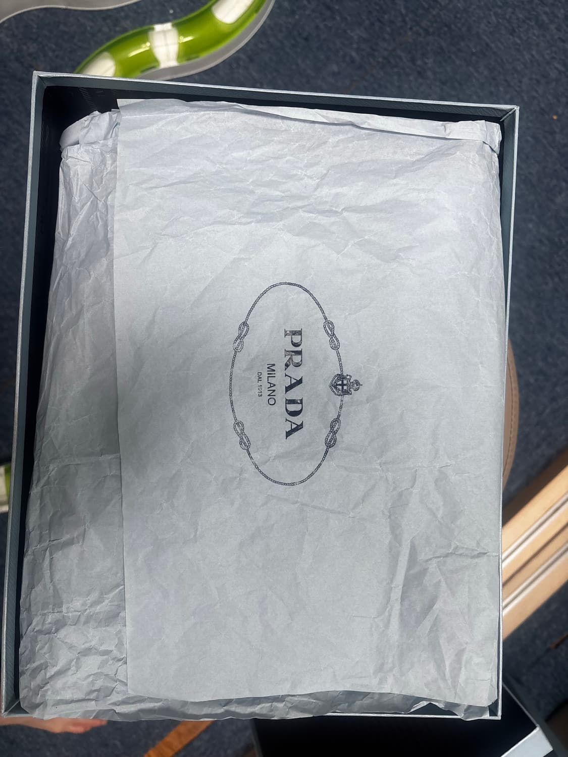 프라다 골드 트라이앵글 로고 로퍼 상품이미지7