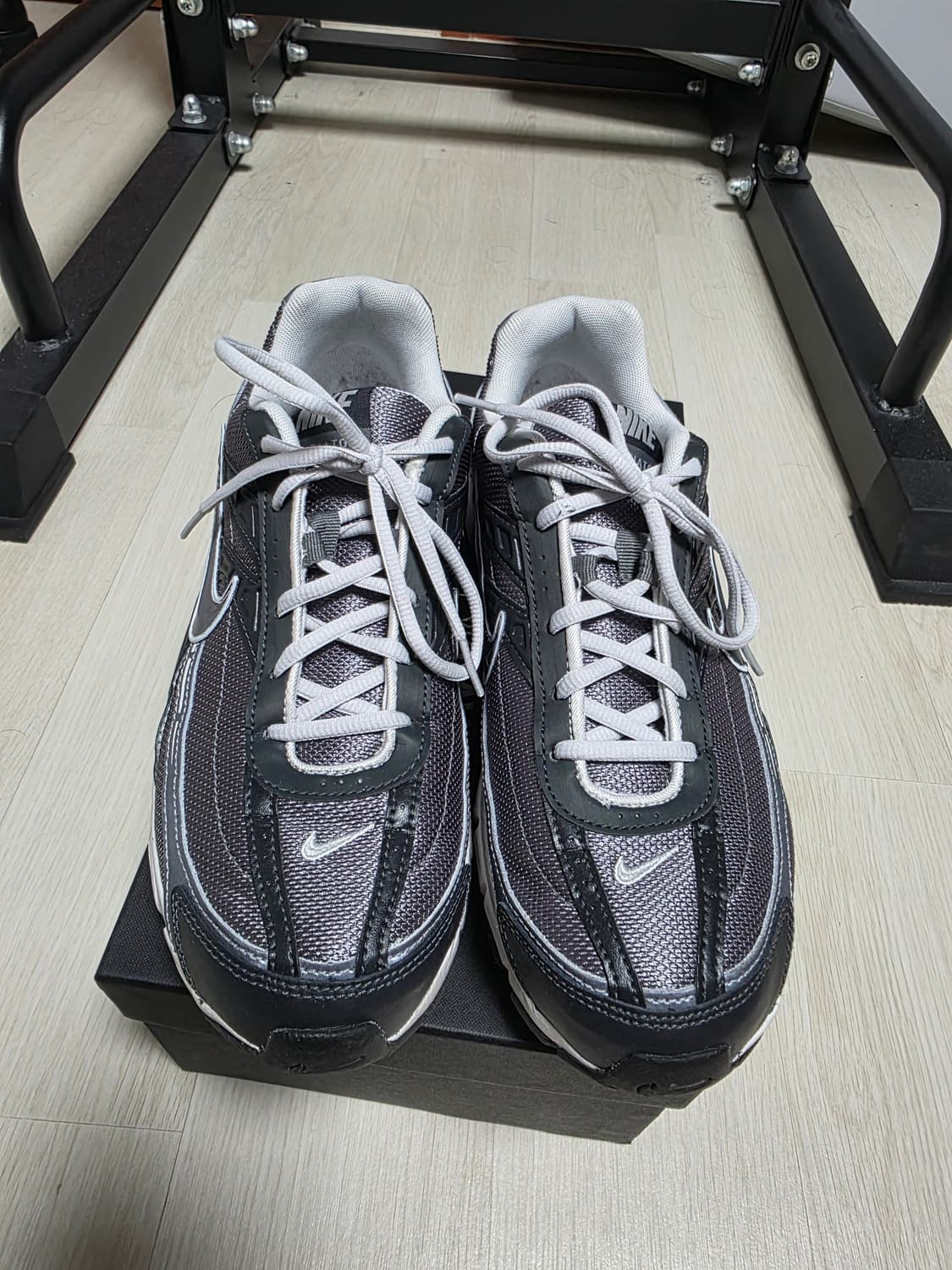 나이키 이니시에이터 스모크 그레이 280 상품이미지3