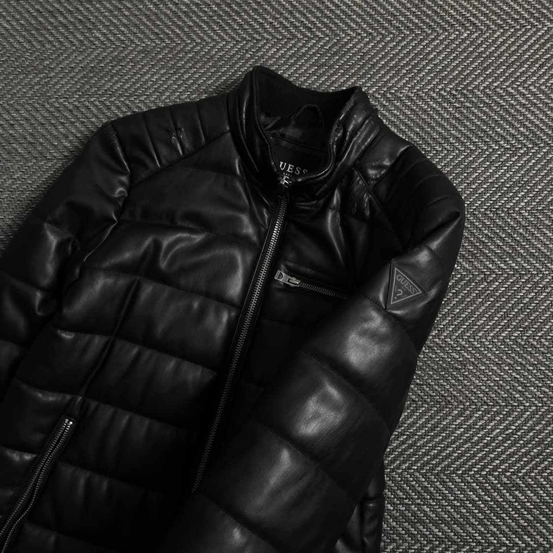 게스 패치 로고 퀄팅 패딩 자켓 블랙o 4606 상품이미지4