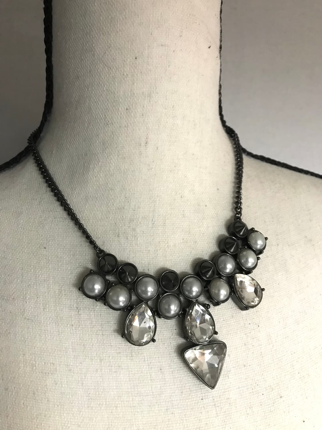 Pearl & Crystal Statement Necklace 상품이미지1