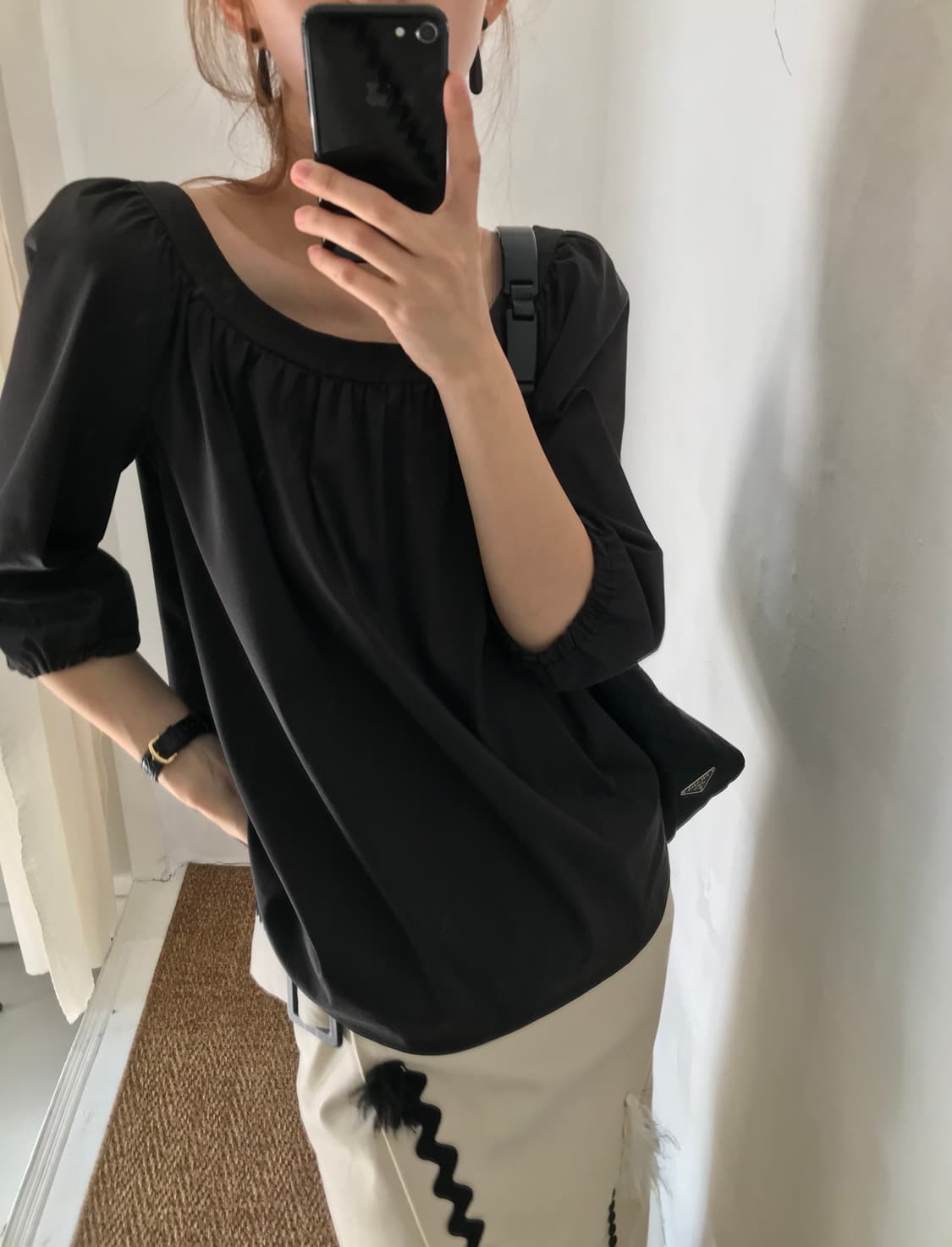 black simple blouse 상품이미지2