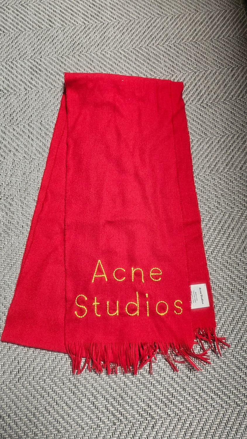 아크네스튜디오 머플러 상품이미지1