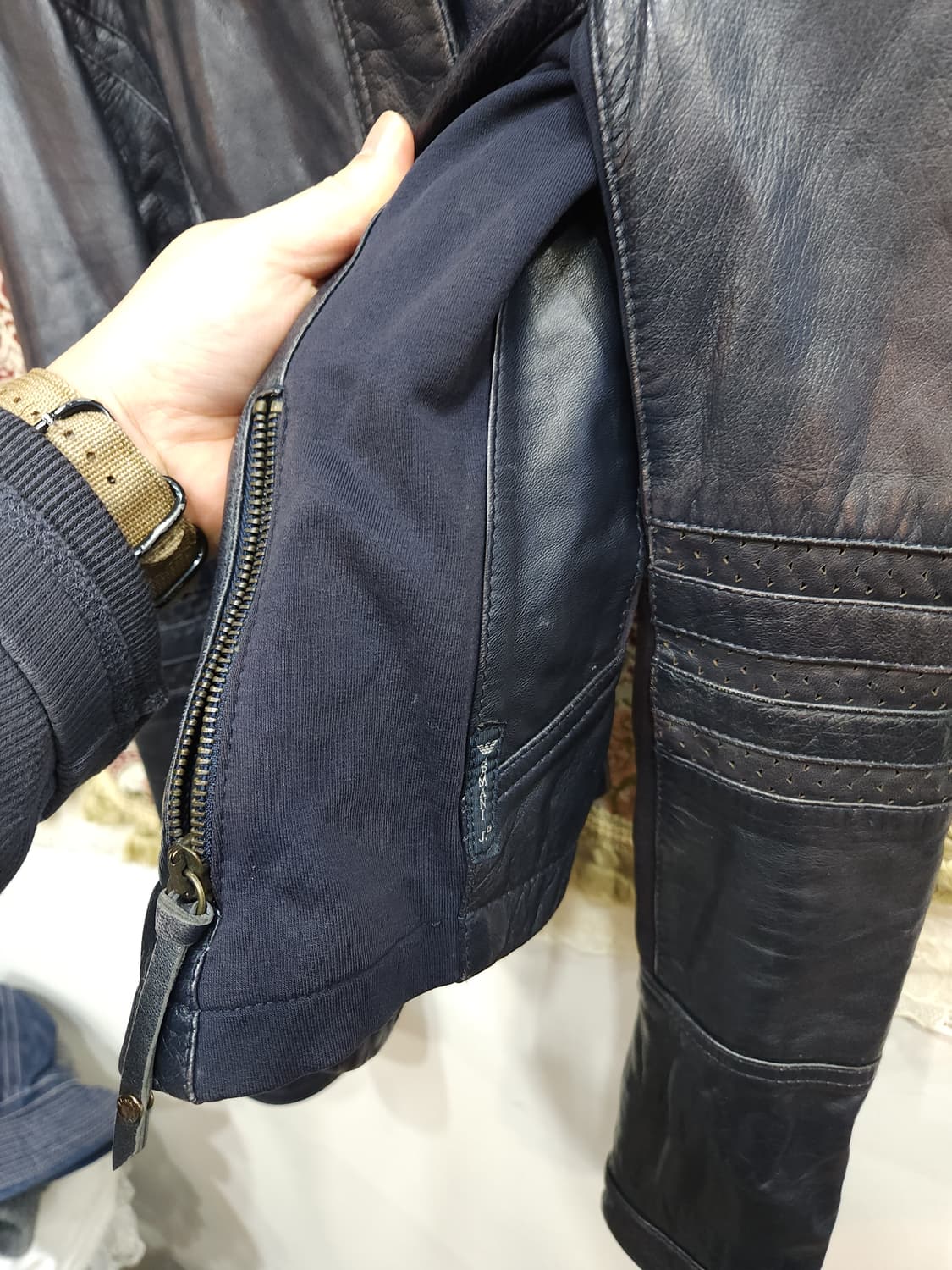 알마니진스 양가죽 슬림 자켓

 상품이미지6