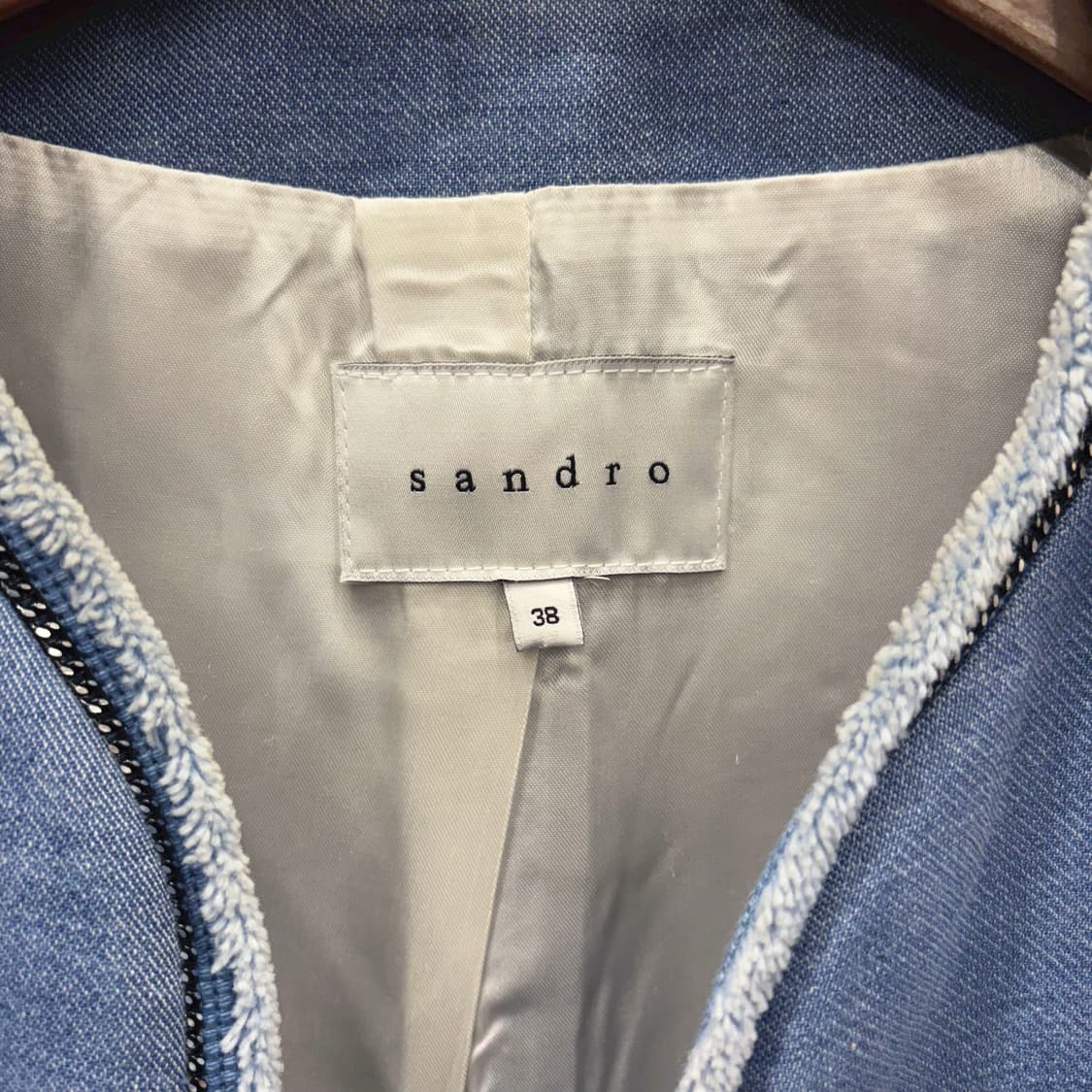 산드로 노카라 자켓 트위드 트리밍 라인 포켓 플랩 장식 디테일 블루 상품이미지7