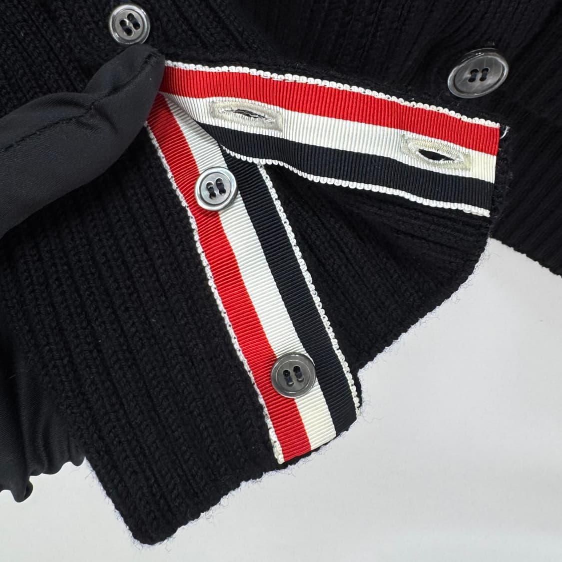 [36사이즈] 톰브라운 사선완장 울 가디건 네이비 (FKC557A) 상품이미지8