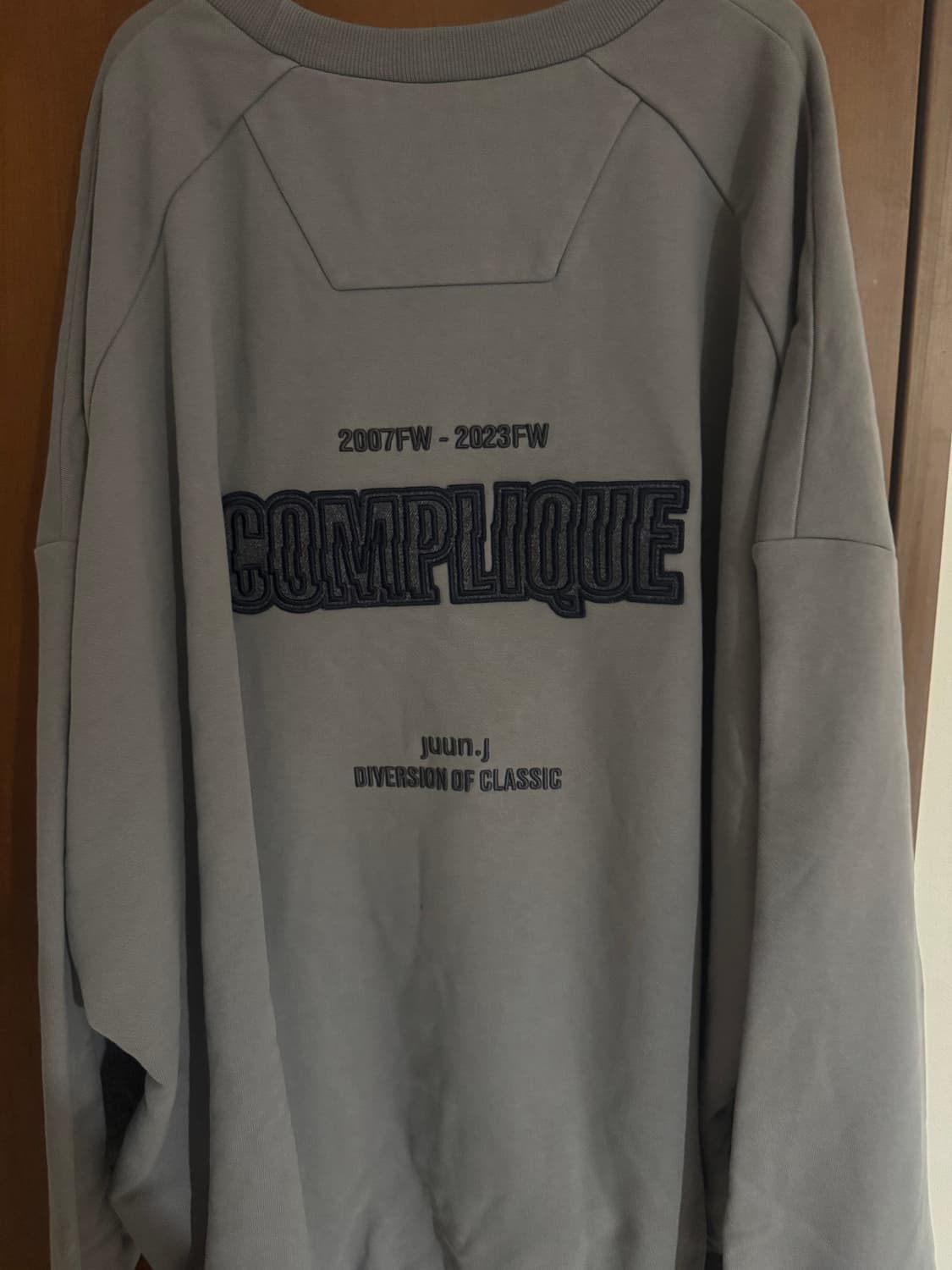 [실착 0, 새상품급] 준지 compliqué 자수 맨투맨 L 상품이미지2