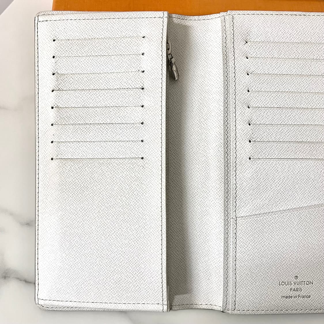 [S급/정품] 루이비통 화이트 옵틱 브라짜월릿 장지갑 상품이미지4