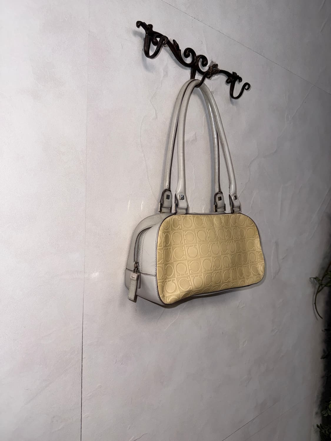 Salvatore Ferragamo ivory gancini 숄더백 상품이미지3