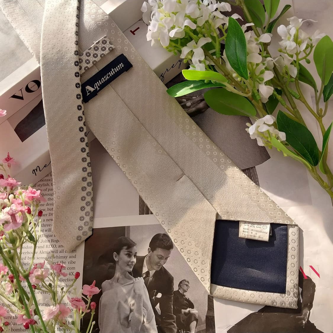 아쿠아스큐텀 실크 라이트실버 패턴 넥타이 9.1cm A+등급 K1719
 상품이미지6