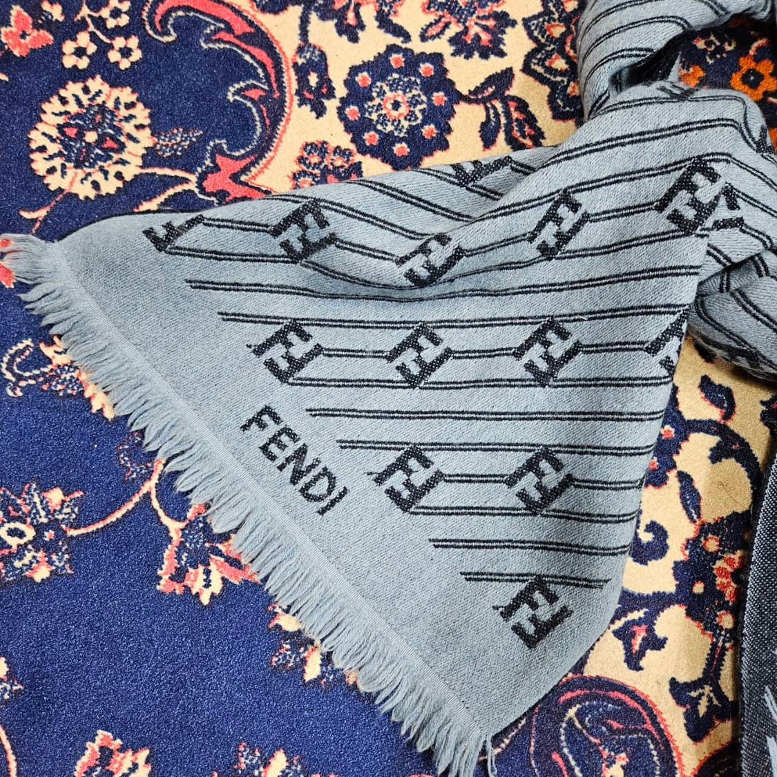 펜디(FENDI) 울100% 사선 스트라이프 머플러 상품이미지2