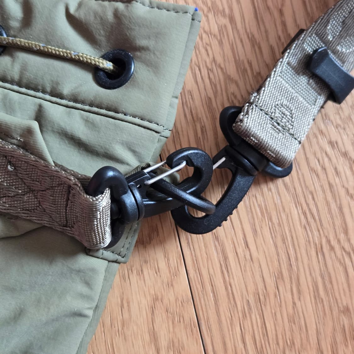 (새상품) 스위치 시티보이즈 버킷백 M 올리브그린 포터맛 상품이미지4