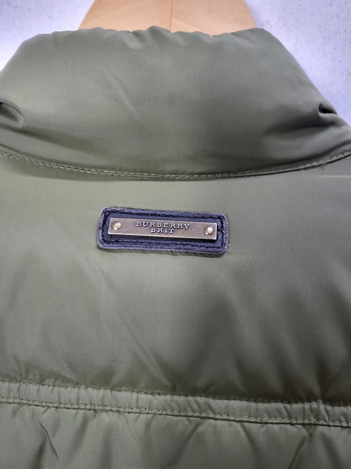 버버리 클래식 경량구스패딩 카키 90 S 상품이미지6