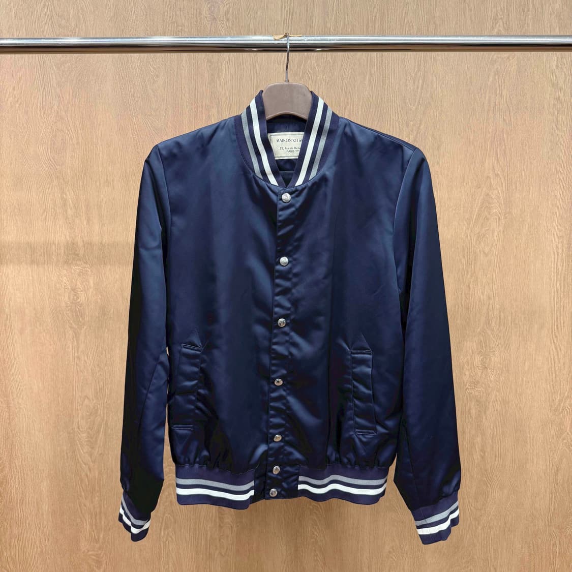 메종키츠네 바시티 스타디움 자켓 백로고 자수 디테일 네이비 상품이미지2