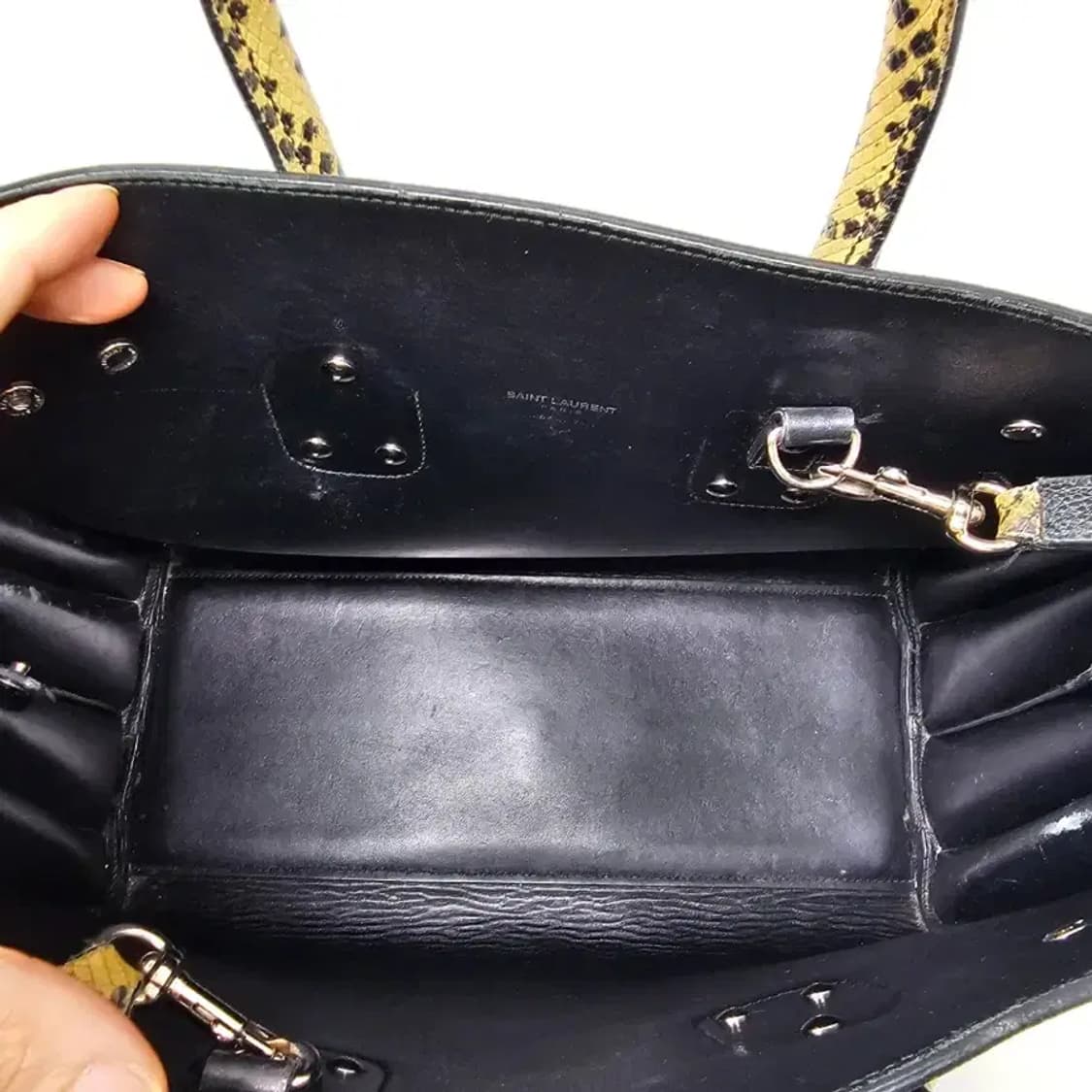 생로랑 세인트로랑 블랙 뱀피 핸드백 상품이미지10