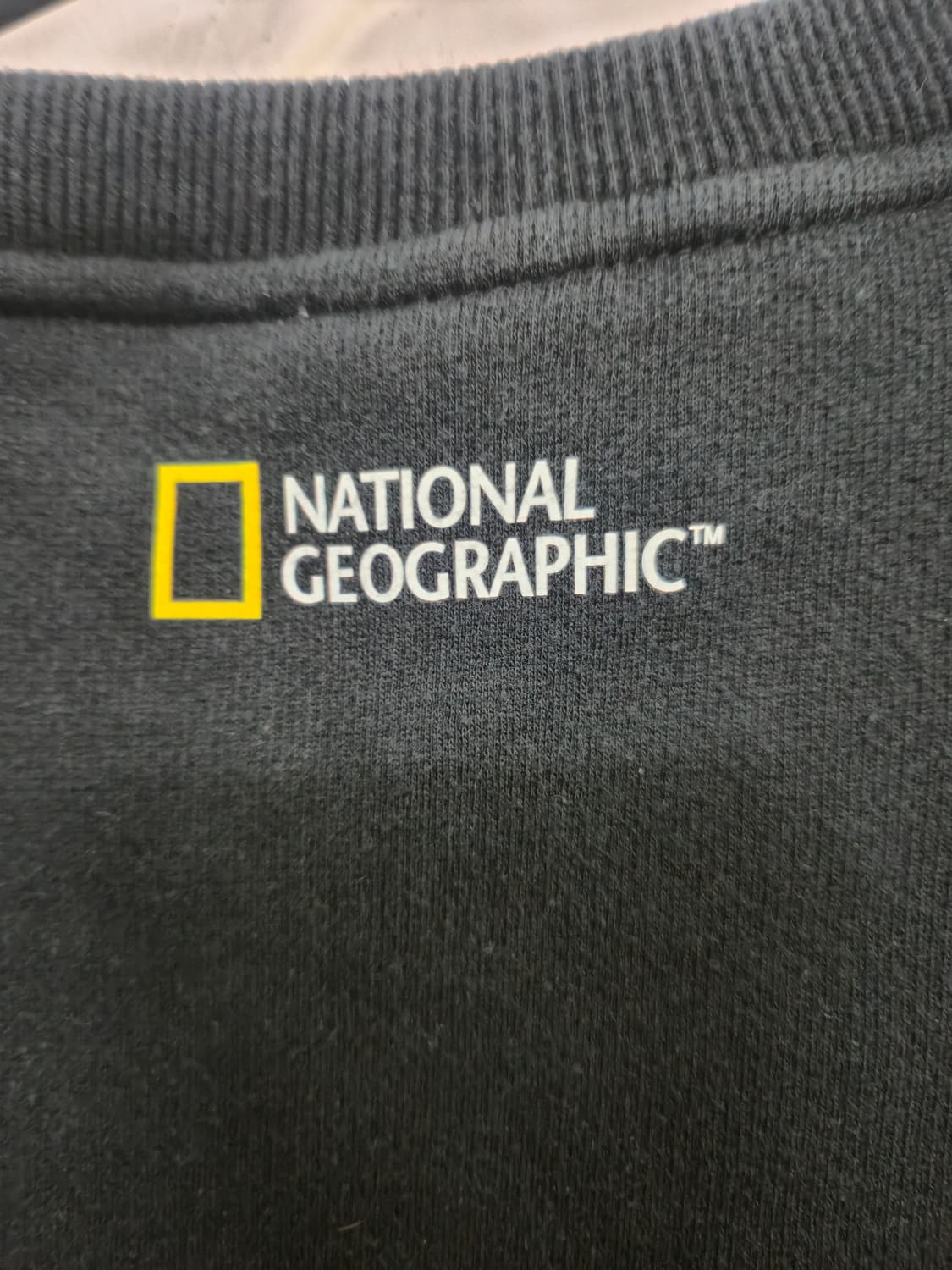 내셔널지오그래픽 블랙 맨투맨 티셔츠 상품이미지3