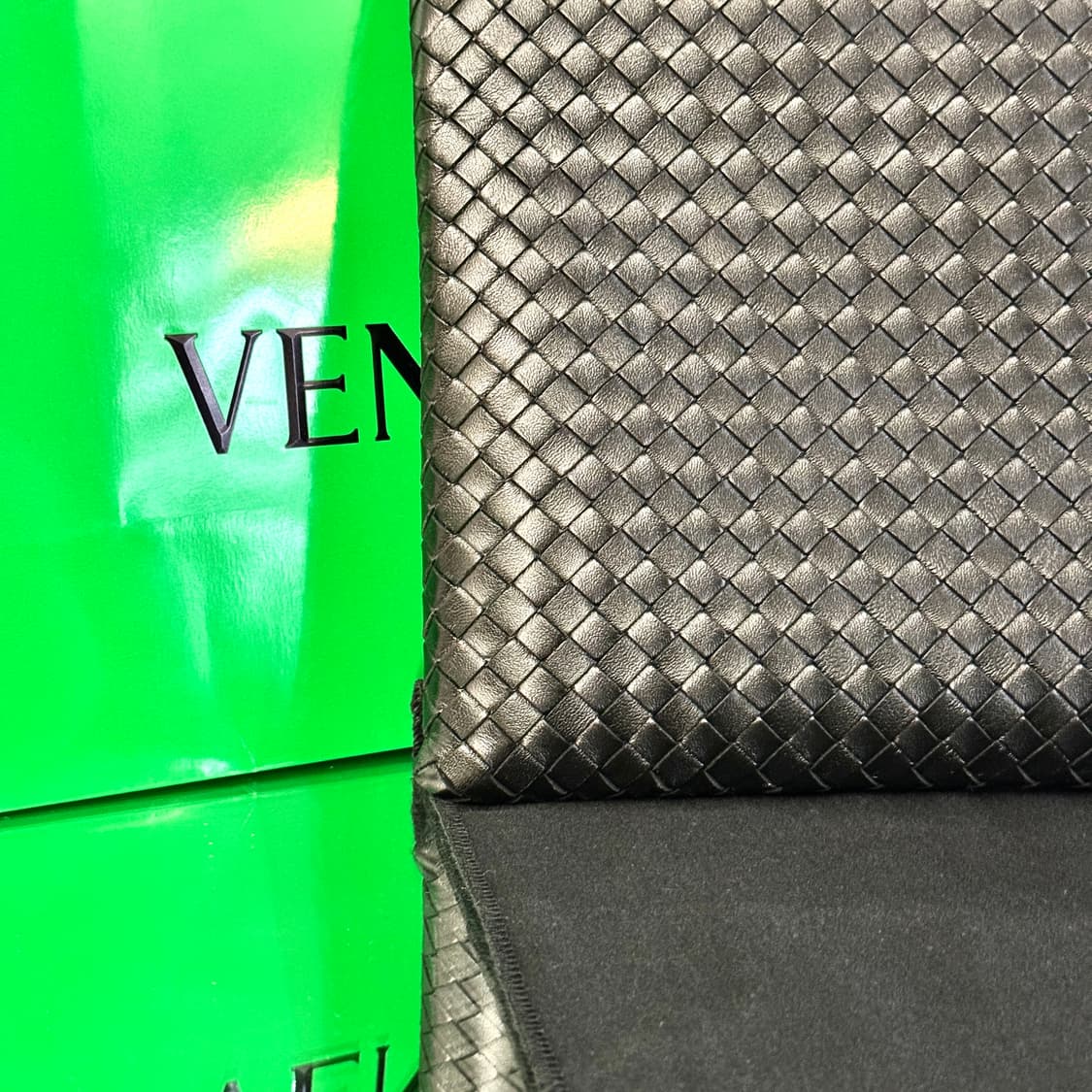 [새상품급] 보테가베네타 인트레치아토 블랙 클러치 상품이미지3