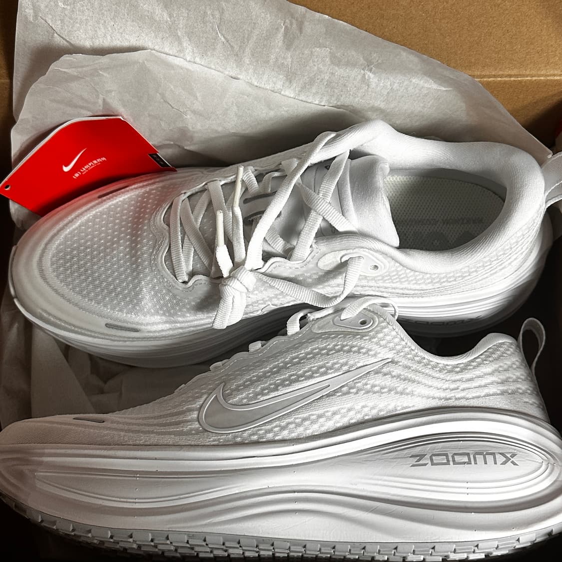 나이키 보메로 플러스 255 로드 러닝화 화이트 HV8154-102 상품이미지2