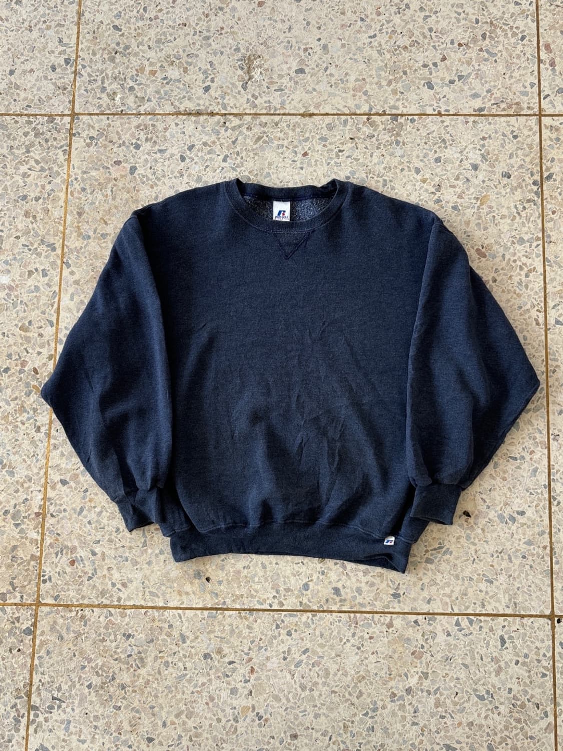 러셀 90‘s 맨투맨 차콜 상품이미지3