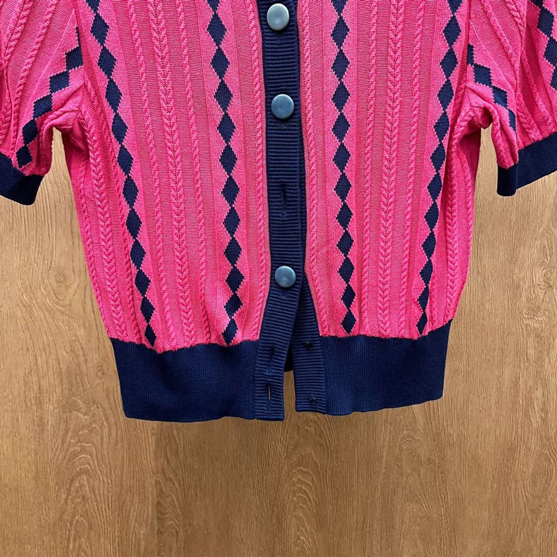 입생로랑 니트 가디건 배색 밑단 커프 아가일 패턴 디테일 핑크 네이비 상품이미지5