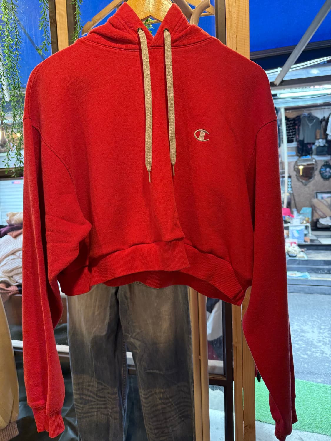 챔피온 레드 크롭 후드티 상품이미지1