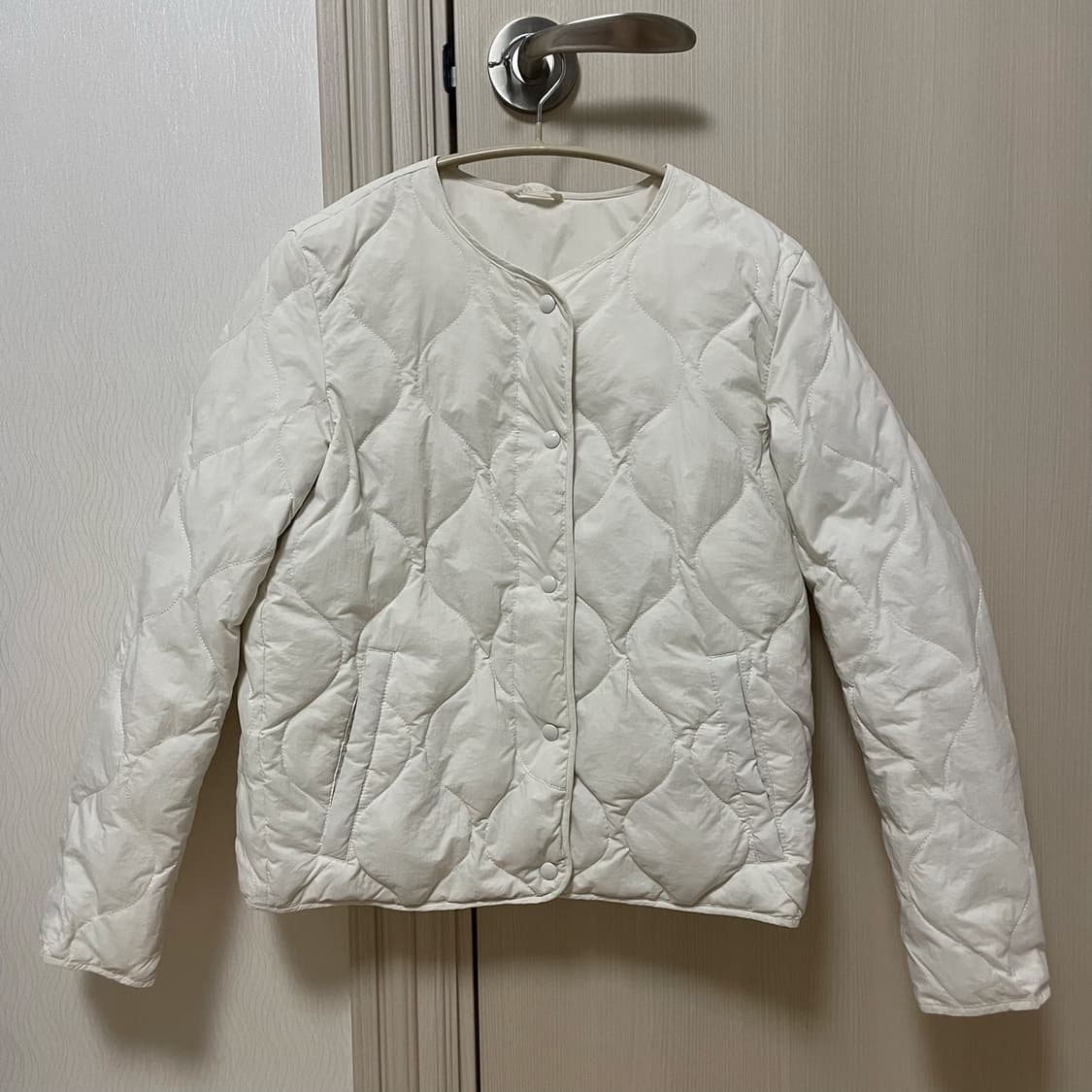 [거의 새상품] 지오다노 어니언 경량 패딩 XS / 오프화이트 상품이미지1