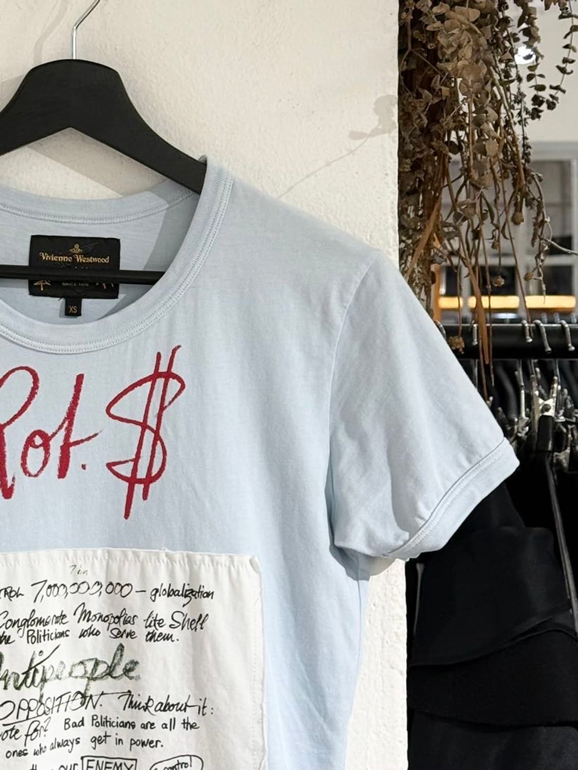 비비안 웨스트우드 앵글로매니아 라이트블루 그래픽 패치 티셔츠 상품이미지3