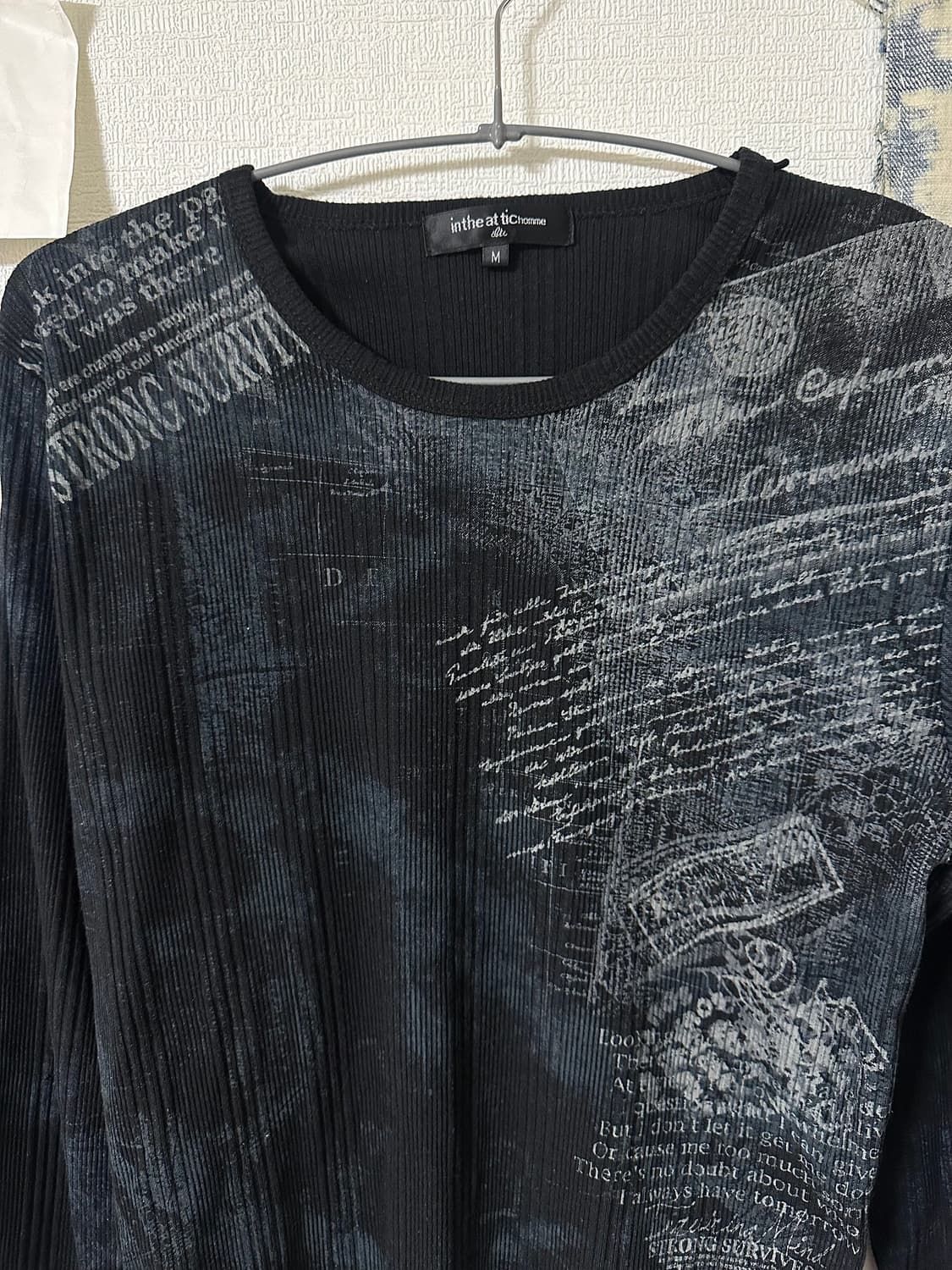 in the attic homme 아카이브 그래픽 텍스처 롱슬리브c 상품이미지2