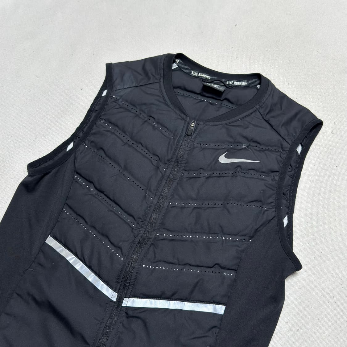 M 나이키 러닝 에어로로프트 베스트 상품이미지1