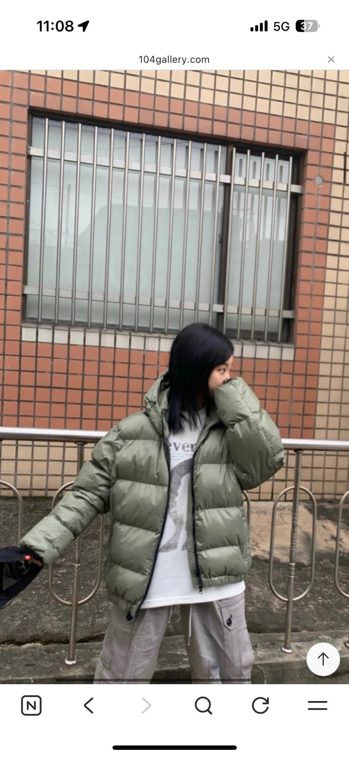 정가9 새거)) 104갤러리 카키 글로시 후드 패딩 상품이미지5