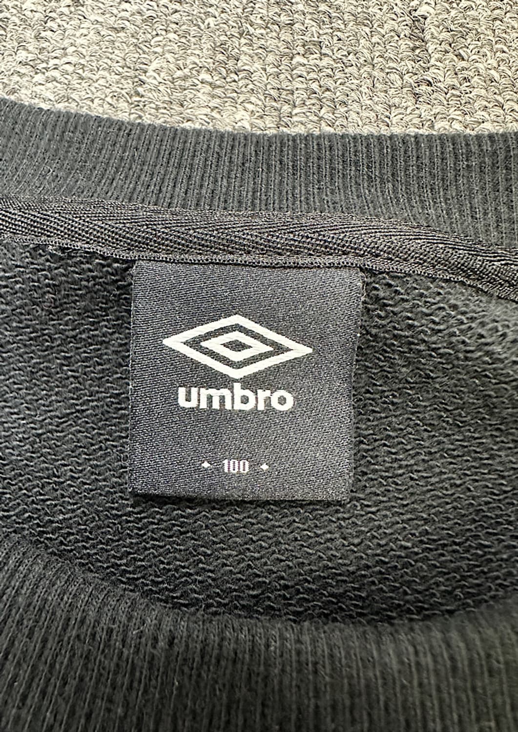 엄브로 맨투맨  상품이미지3