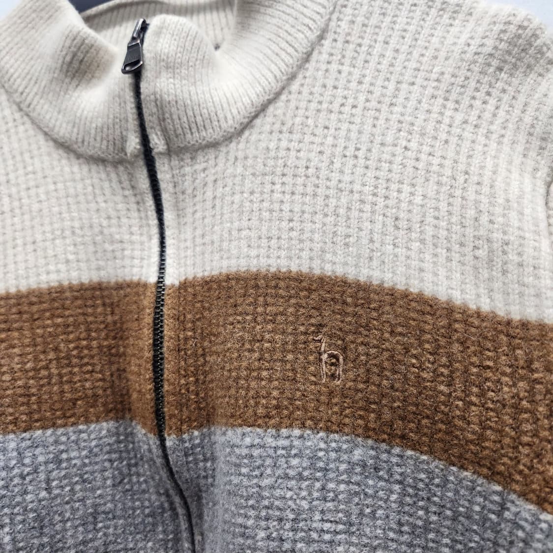 헤지스 멀티 컬러 니트 로고 집업 S 상품이미지3