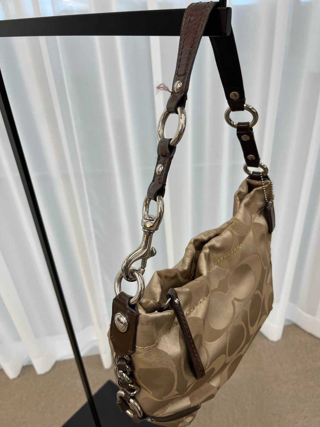Coach Baggy Square Shoulder Bag 상품이미지4